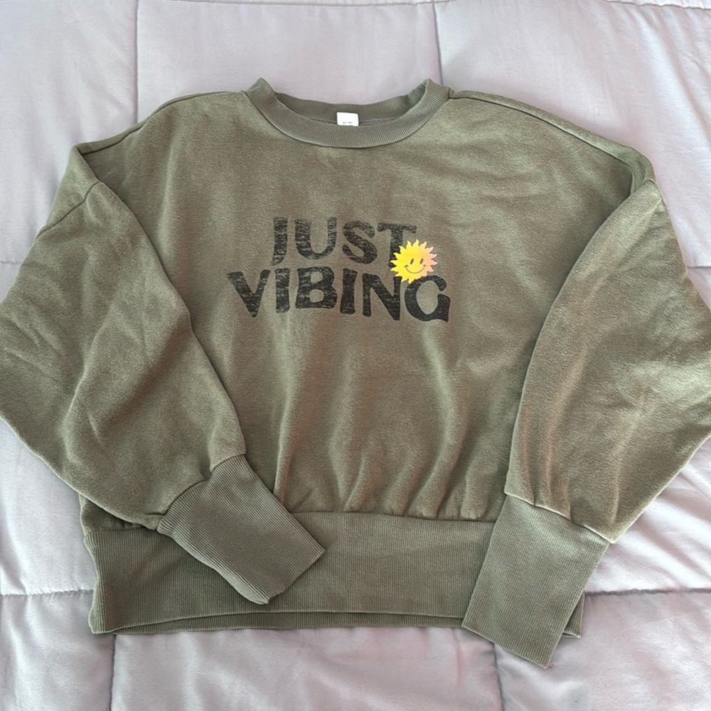 Old navy green crop long sleeve top size M